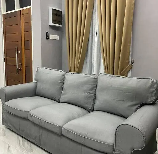 Afza Homestay Paka B